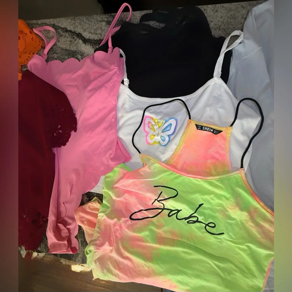 9 piece set  Short Sleeve Tee Set - Red, Pink, Orange, Green, White Large - Picture 2 of 6